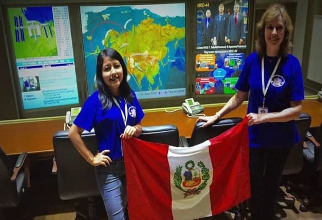 Equipo de NASA celebra fiestas patrias